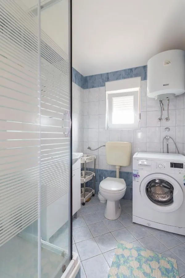 Apartment Nikol With Big Private Garden And Terrace 350 Meters From The Sea - By Ta Leut Agency Privlaka  0*, Privlaka (Zadar)