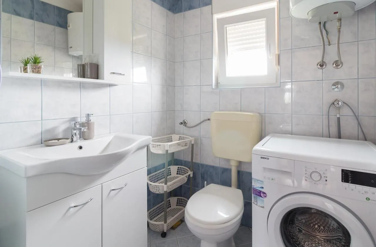 Apartment Nikol With Big Private Garden And Terrace 350 Meters From The Sea - By Ta Leut Agency Privlaka