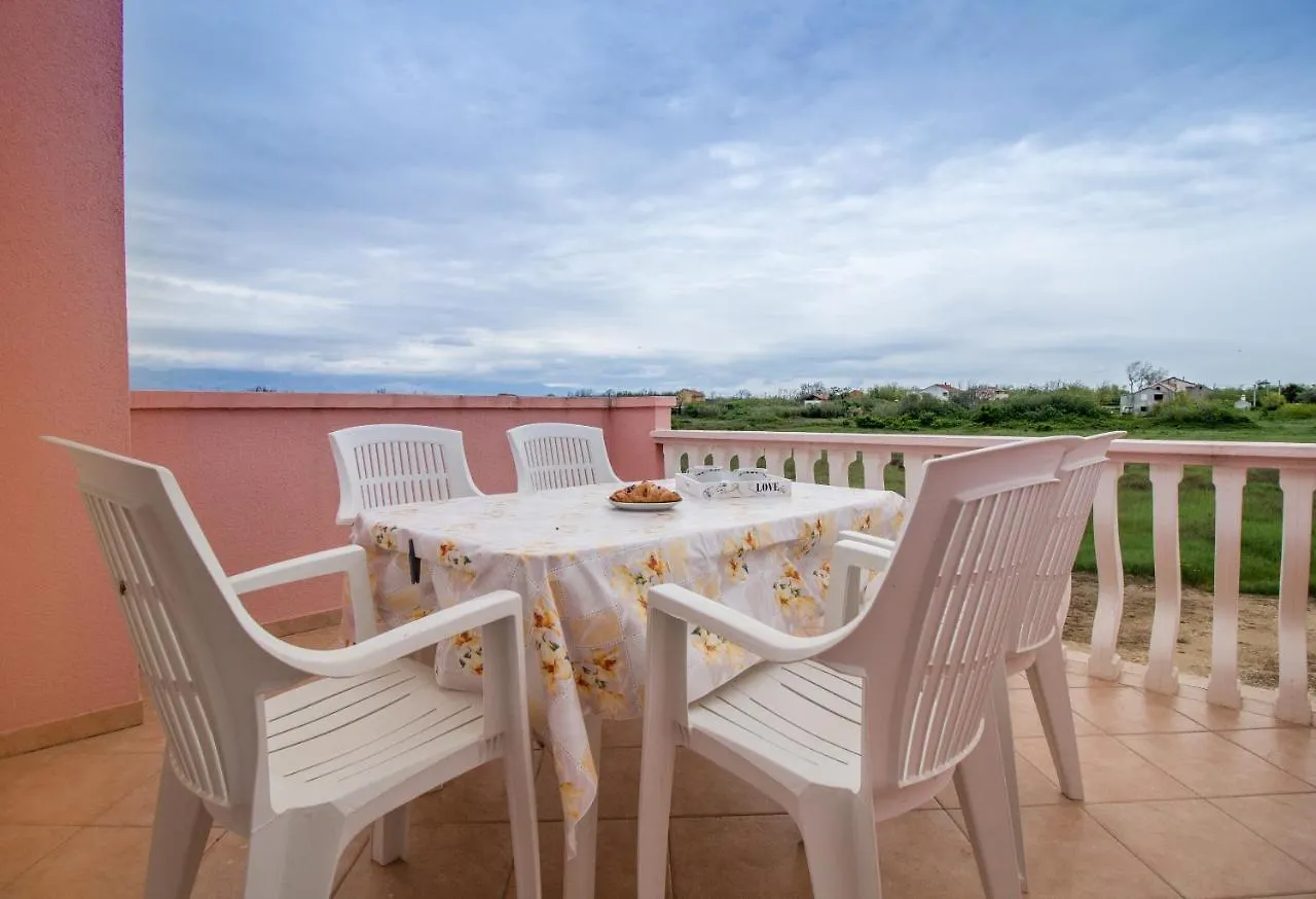 Apartment Nikol With Big Private Garden And Terrace 350 Meters From The Sea - By Ta Leut Agency Privlaka