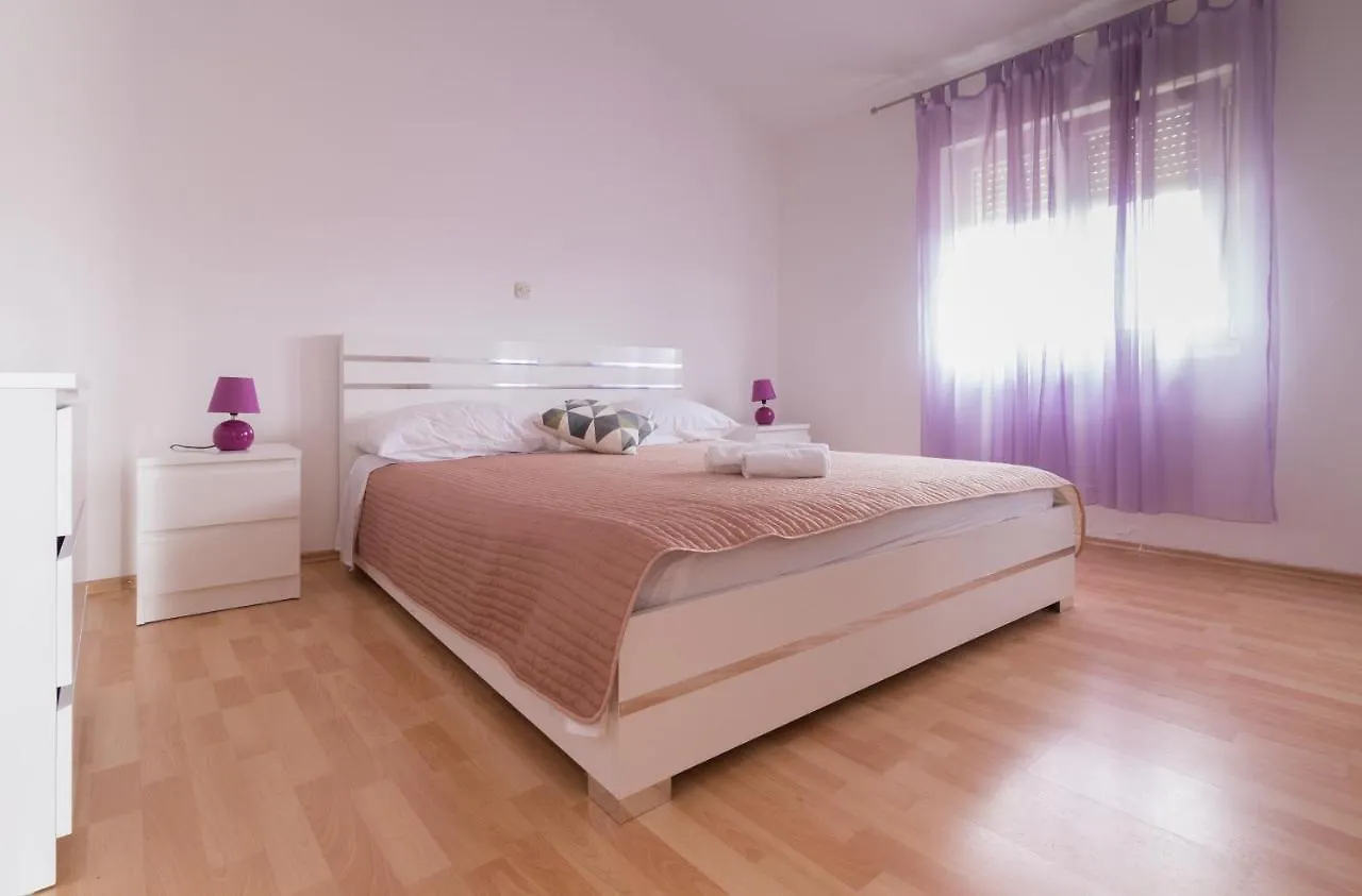 Apartment Nikol With Big Private Garden And Terrace 350 Meters From The Sea - By Ta Leut Agency Privlaka   Privlaka (Zadar)