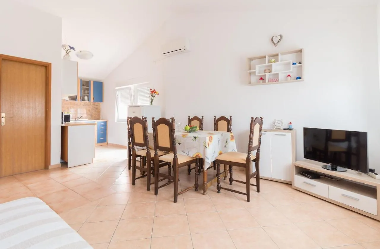 Apartment Nikol With Big Private Garden And Terrace 350 Meters From The Sea - By Ta Leut Agency Privlaka  Croatia